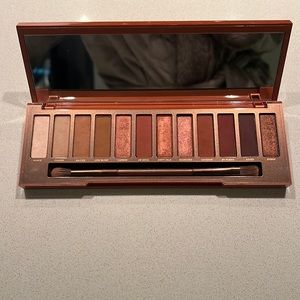 Urban Decay Naked Heat Eyeshadow Pallete